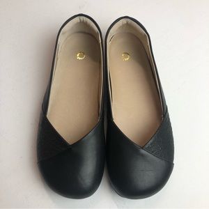 Xero Phoenix Black Leather Flat Size 5.5